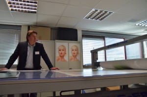 Robert Huisman van Rim Media geeft uitleg over de Bubble-Free Applicator