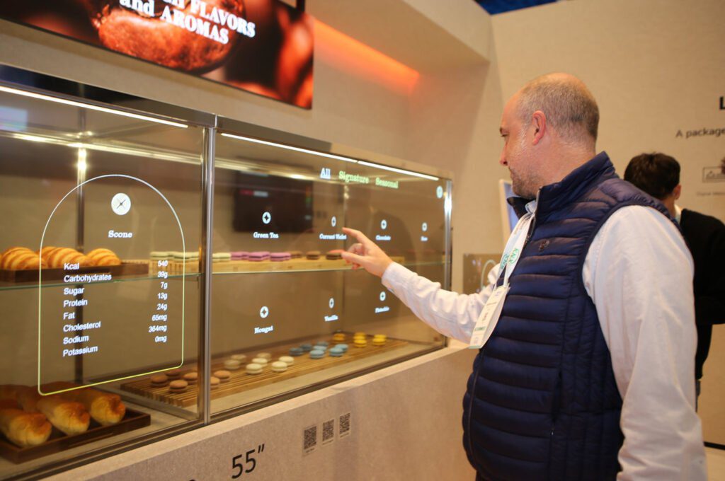 Interactieve digital signage toepassing met touchscreen.