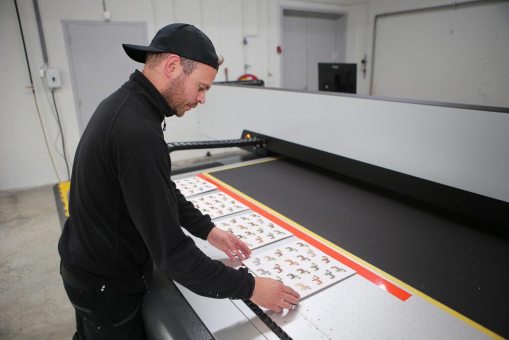 De Kudu staat nooit stil; de operator kan kleine substraten boven elkaar en aan beide zijden van de machine aanleggen.