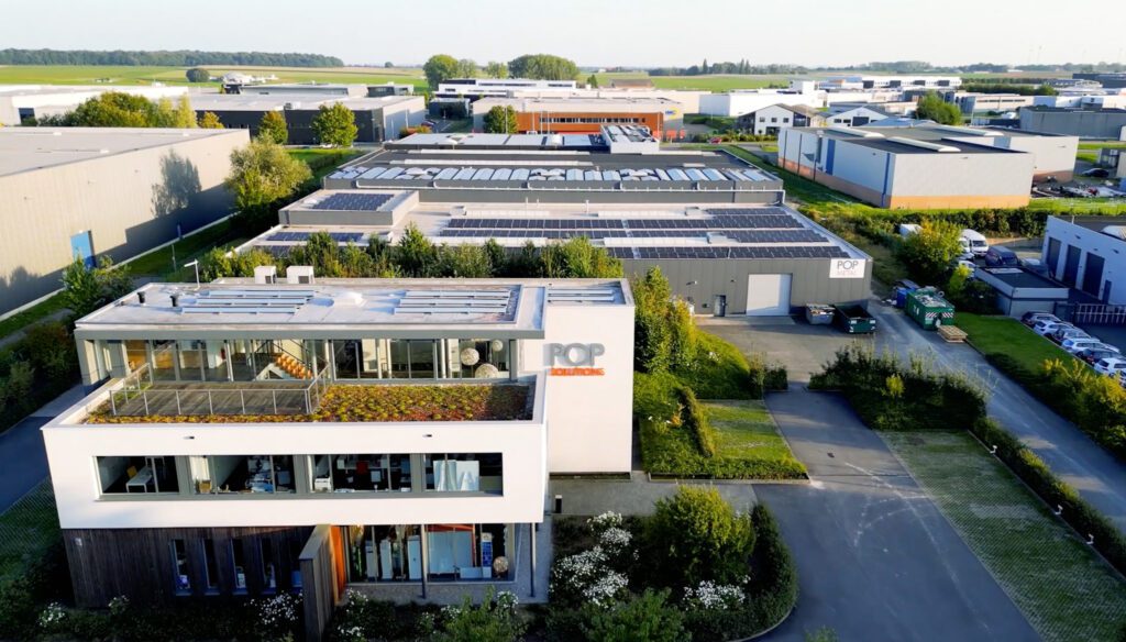 De bedrijfsgebouwen van POP Solutions in Nijvel. Meer dan 15.000 vierkante meter ateliers en studio’s.