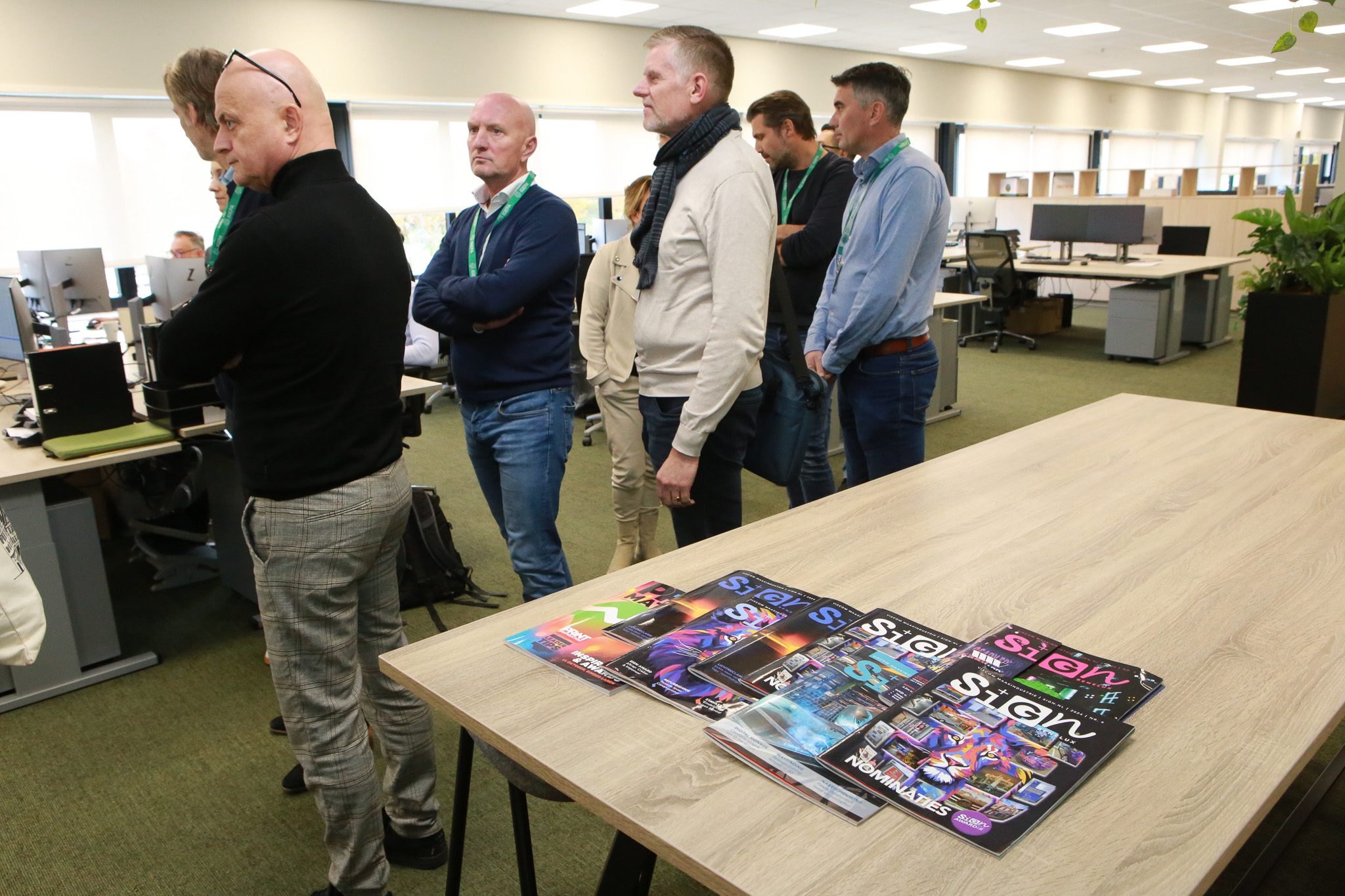 Vakliteratuur op de burelen van de Viscom-afdeling.