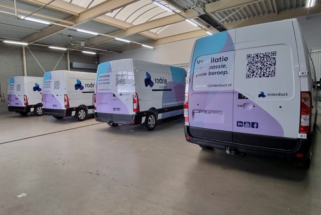 De ‘flow’ in het werk is bij Signhoeve een belangrijk gegeven, zowel in de studio als bij de montage.