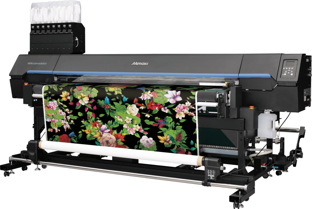 De Mimaki Tx330-1800B heeft een ruimtebesparende transportband om stabiel te kunnen printen op rekbare stoffen.