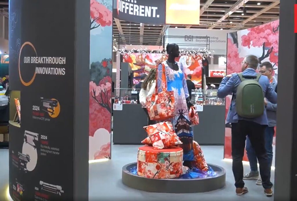 Mimaki staat op de stand uitgebreid stil dat de Japanse fabrikant een halve eeuw bestaat.