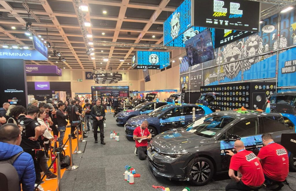 Strijd om de Europese titel van de World Wrap Masters in Berlijn. Later deze week wordt op de beursvloer van Fespa Global Print Expo gestreden om de wereldtitel.