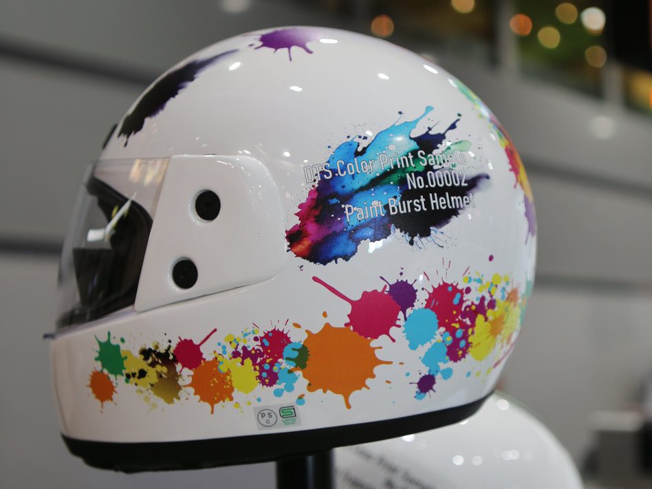 Op drupa 2024 toonde Epson al enkele objecten, die van een fullcolourprint waren voorzien door de Direct to Shape-printer, om de interesse in de markt te peilen.