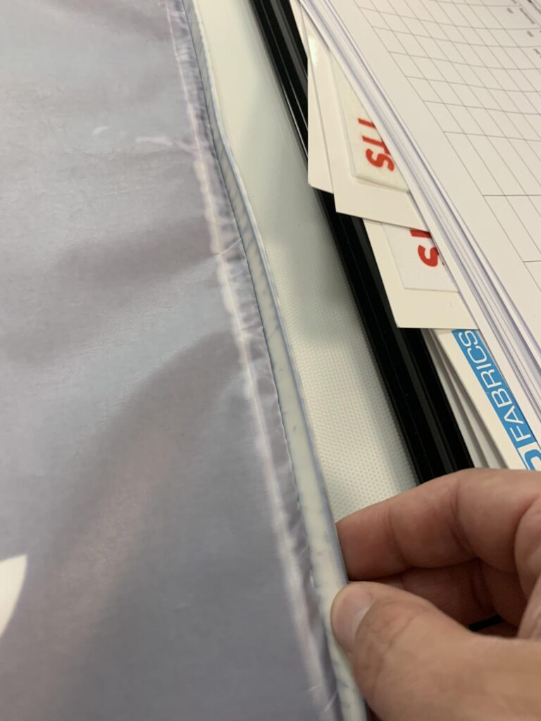 Of inktmigratie optreedt, hangt af van meerdere factoren: het type inkt, de fixatie, de samenstelling van de pees en de manier waarop de stof wordt opgeslagen