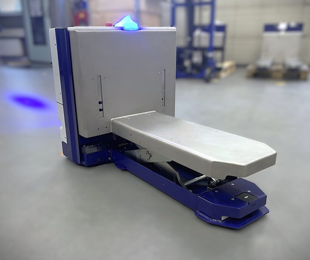 De Ŝharko5HH (Hammerhead) is uitgerust met een enkele vork en is ontworpen om karren en trolleys van alle formaten te vervoeren