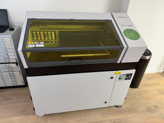 Roland VersaUV LEF-20 – UV Flatbed Printer met BOFA filter