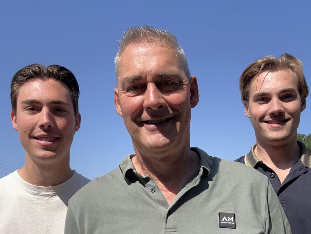 Daan, Fedor en Jonne Nouwen (v.l.n.r.). Vader en oprichter Fedor startte Façade Groep vijftien jaar geleden; zijn zoons maken inmiddels een onmisbaar deel uit van het bedrijf.