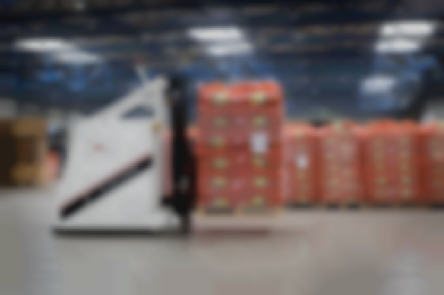 De door KV-Techniek ontwikkelde zelfrijdende heftruck.