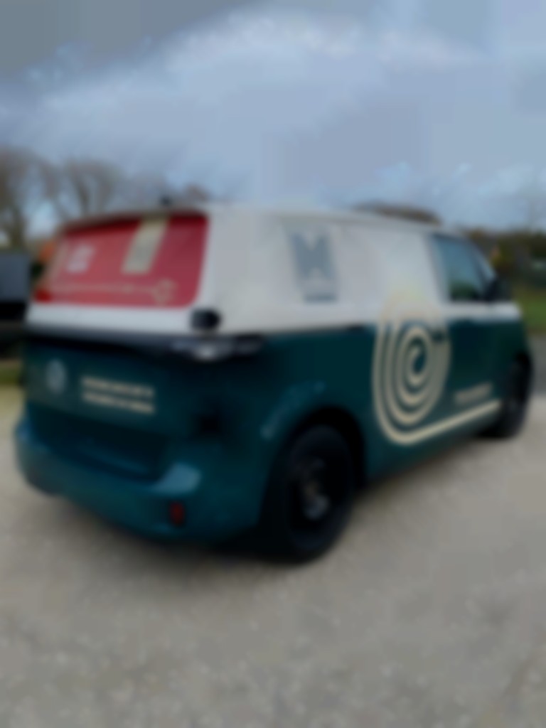 De Volkswagen ID Buzz is omgetoverd tot een rijdend visitekaartje.