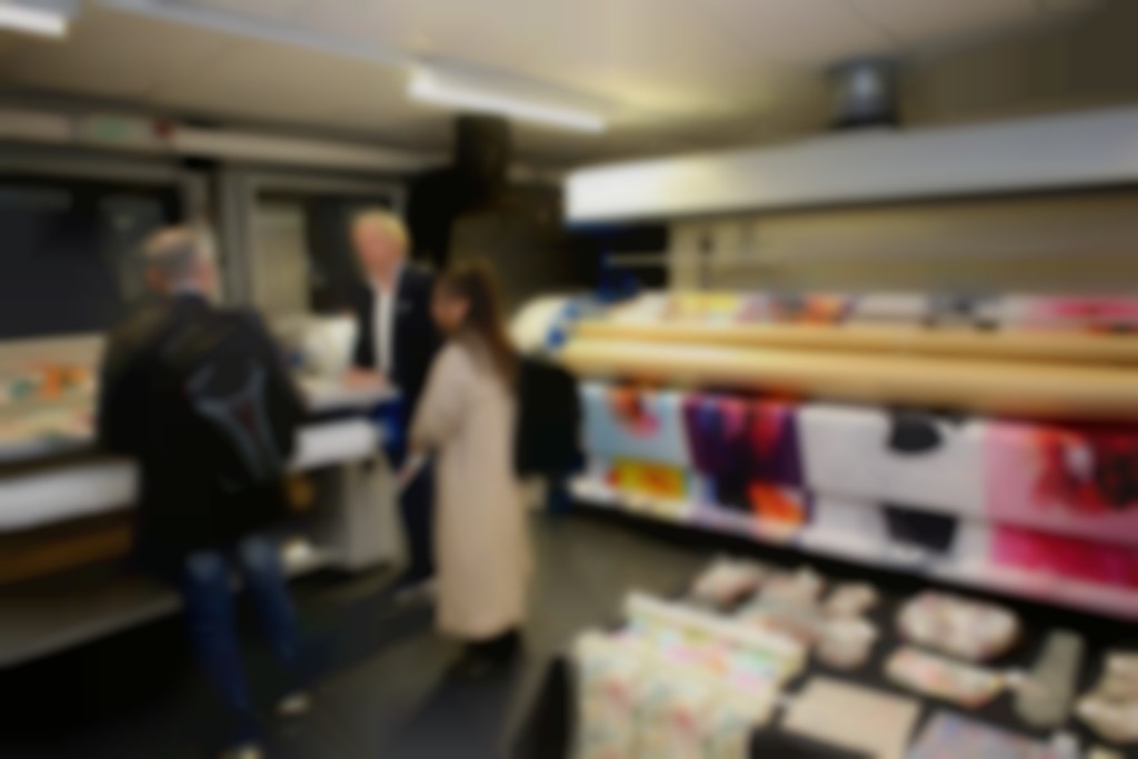 Uitleg over de symbiose tussen de TS330-1600 met pigmentinkt en de aangepaste kalander.