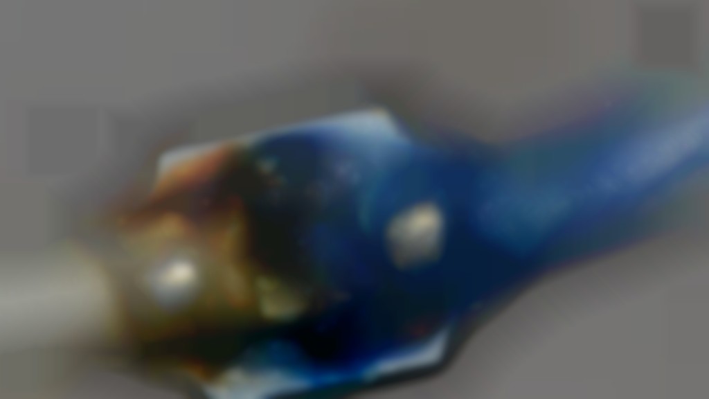 Foto 6: Resultaat na 40 uur werking: led defect, printplaat volledig gecorrodeerd, vonkvorming treedt op. Experiment beëindigd om brand te voorkomen.